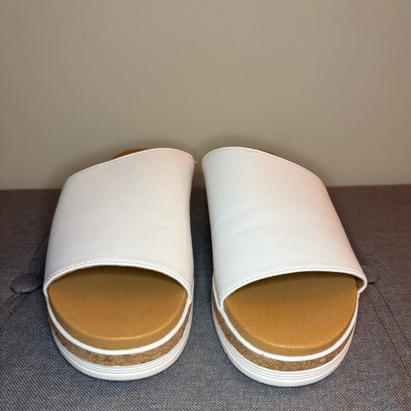 Adrienne Vittadini Shoes - NWT Adrienne Vittadini Sport Open-Toed White and Brown Women’s Sandals Size 9